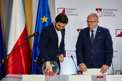PKW przyznała w drodze publicznego losowania jednolite numery dla list kandydatów komitetów wyborczych PKW przyznała w drodze publicznego losowania jednolite numery dla list kandydatów komitetów wyborczych